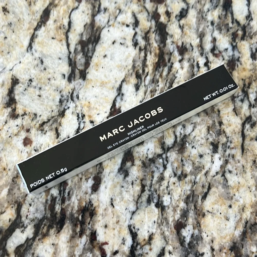 💕🐶Rare! Marc Jacob’s (Wave)Length Highliner